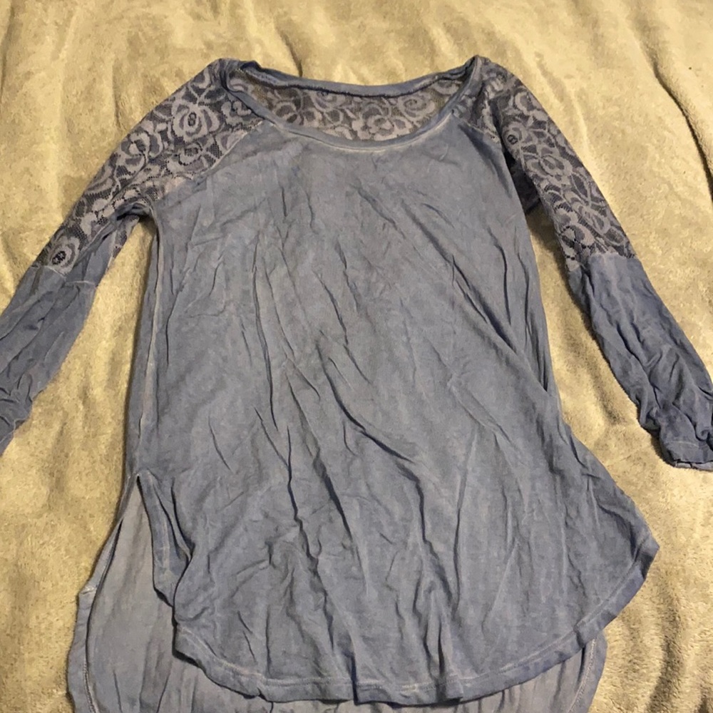 Long sleeve lace trim shirt.